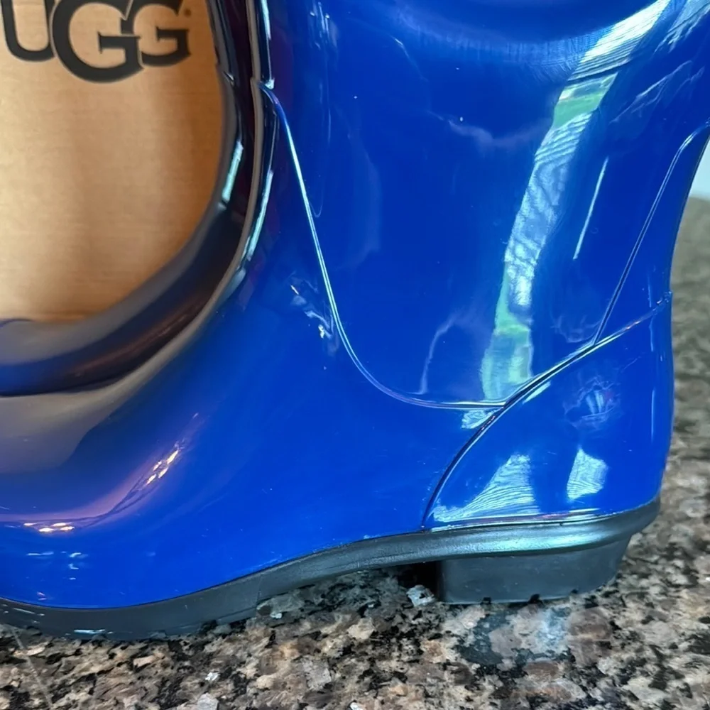 UGG Glossy Blue Waterproof Boots EUC 8-8.5